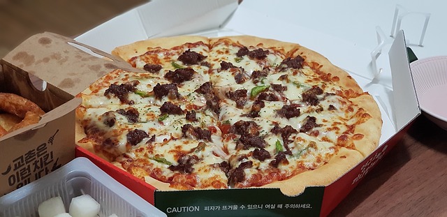 pizza v krabici